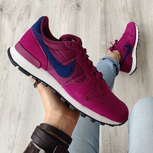 Nike internationalist sneakers